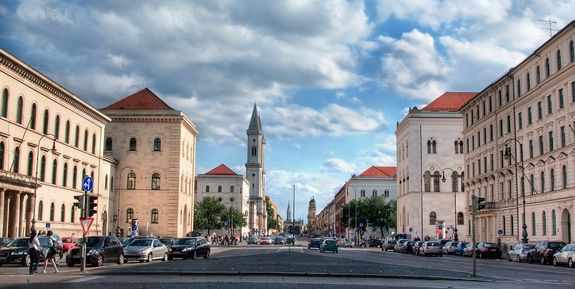 München, Kreuzung an der Ludwigs-Maximilians-Universität