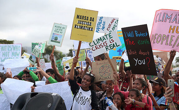 Schülerinnen beim Klimastreik in Dill
