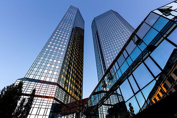 Ansicht der Türme der Deutschen Bank in Frankfurt