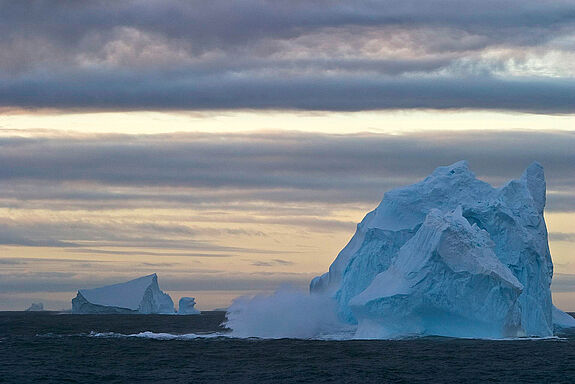 Eisberge im Meer