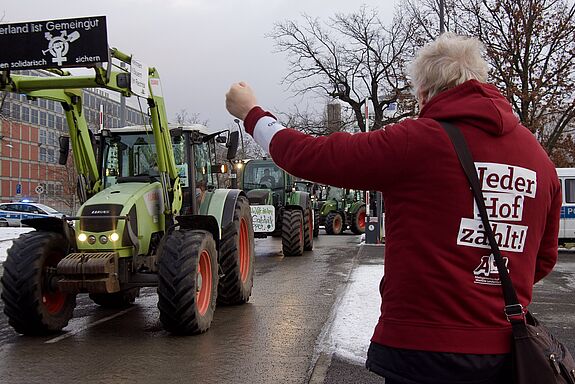 Bauern und Traktoren bei der "Wir haben es satt!"-Demo 2024